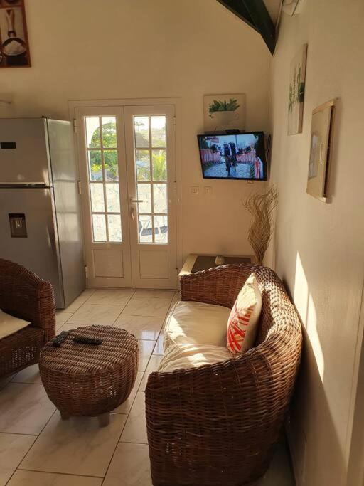 Le Sable Bleu - Evasion Tropicale A Sainte-Anne - Plage 5Min - Piscine - Parking - Logement Climatise - Vue Sur Les Palmiers - Parfait Pour Sejours En Famille Ou Entre Amis 외부 사진