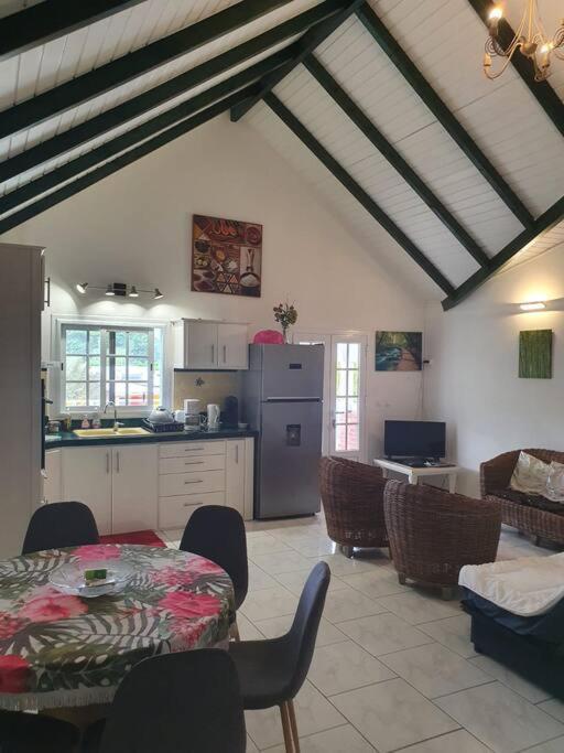 Le Sable Bleu - Evasion Tropicale A Sainte-Anne - Plage 5Min - Piscine - Parking - Logement Climatise - Vue Sur Les Palmiers - Parfait Pour Sejours En Famille Ou Entre Amis 외부 사진