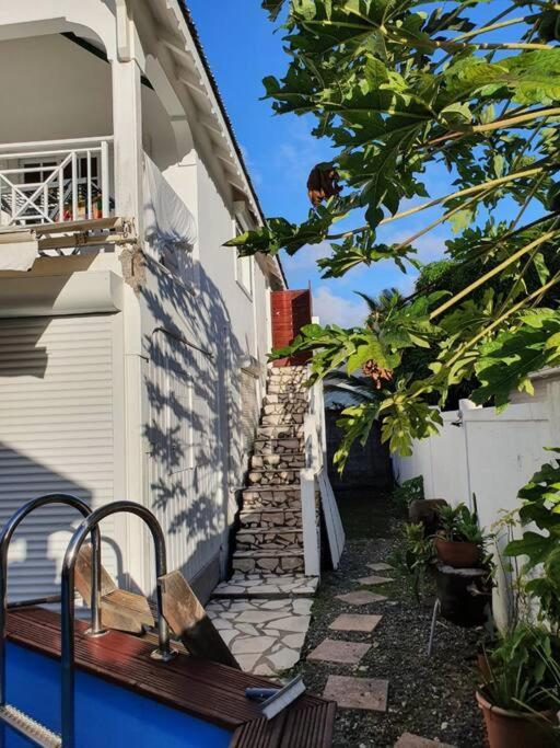 Le Sable Bleu - Evasion Tropicale A Sainte-Anne - Plage 5Min - Piscine - Parking - Logement Climatise - Vue Sur Les Palmiers - Parfait Pour Sejours En Famille Ou Entre Amis 외부 사진