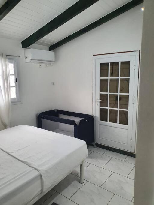 Le Sable Bleu - Evasion Tropicale A Sainte-Anne - Plage 5Min - Piscine - Parking - Logement Climatise - Vue Sur Les Palmiers - Parfait Pour Sejours En Famille Ou Entre Amis 외부 사진