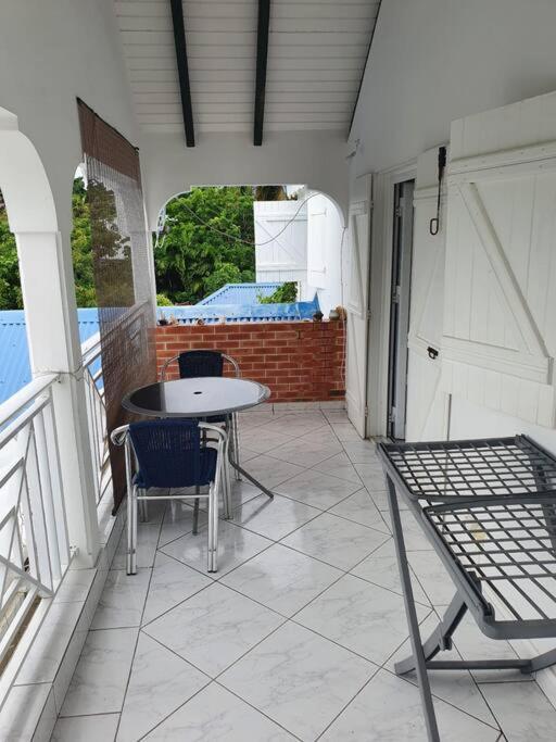 Le Sable Bleu - Evasion Tropicale A Sainte-Anne - Plage 5Min - Piscine - Parking - Logement Climatise - Vue Sur Les Palmiers - Parfait Pour Sejours En Famille Ou Entre Amis 외부 사진