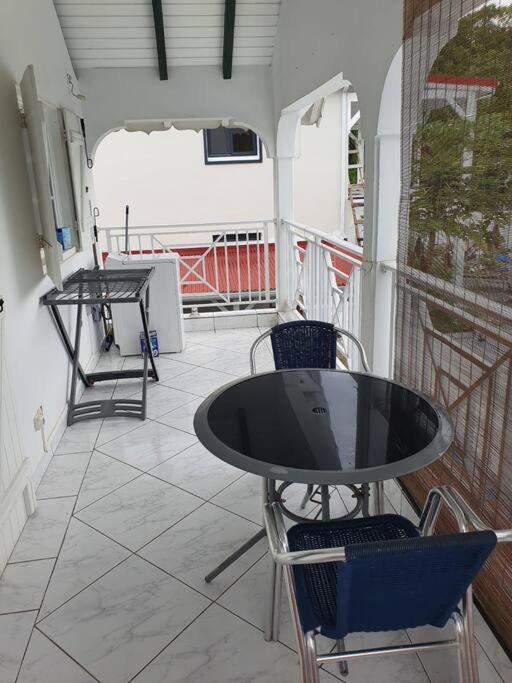 Le Sable Bleu - Evasion Tropicale A Sainte-Anne - Plage 5Min - Piscine - Parking - Logement Climatise - Vue Sur Les Palmiers - Parfait Pour Sejours En Famille Ou Entre Amis 외부 사진