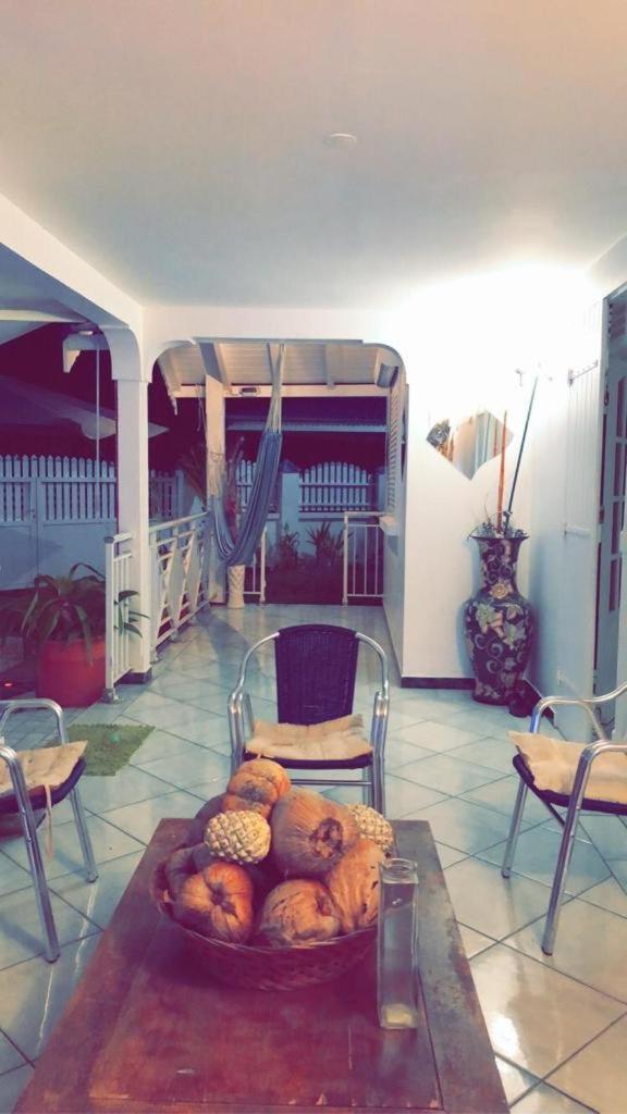 Le Sable Bleu - Evasion Tropicale A Sainte-Anne - Plage 5Min - Piscine - Parking - Logement Climatise - Vue Sur Les Palmiers - Parfait Pour Sejours En Famille Ou Entre Amis 외부 사진