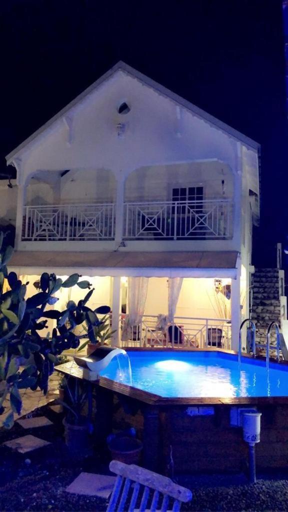 Le Sable Bleu - Evasion Tropicale A Sainte-Anne - Plage 5Min - Piscine - Parking - Logement Climatise - Vue Sur Les Palmiers - Parfait Pour Sejours En Famille Ou Entre Amis 외부 사진
