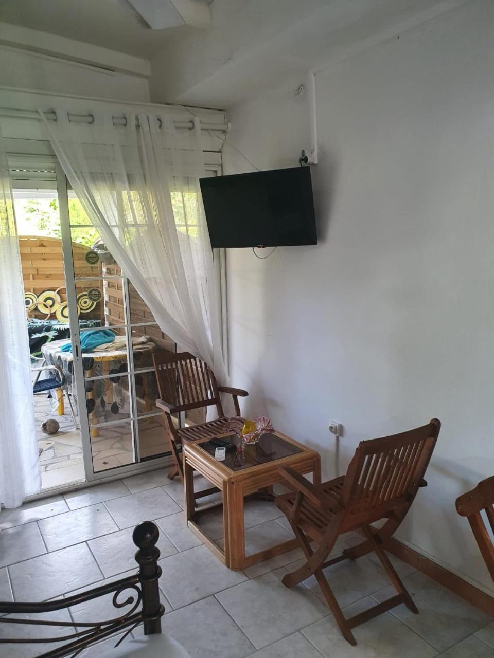 Le Sable Bleu - Evasion Tropicale A Sainte-Anne - Plage 5Min - Piscine - Parking - Logement Climatise - Vue Sur Les Palmiers - Parfait Pour Sejours En Famille Ou Entre Amis 외부 사진