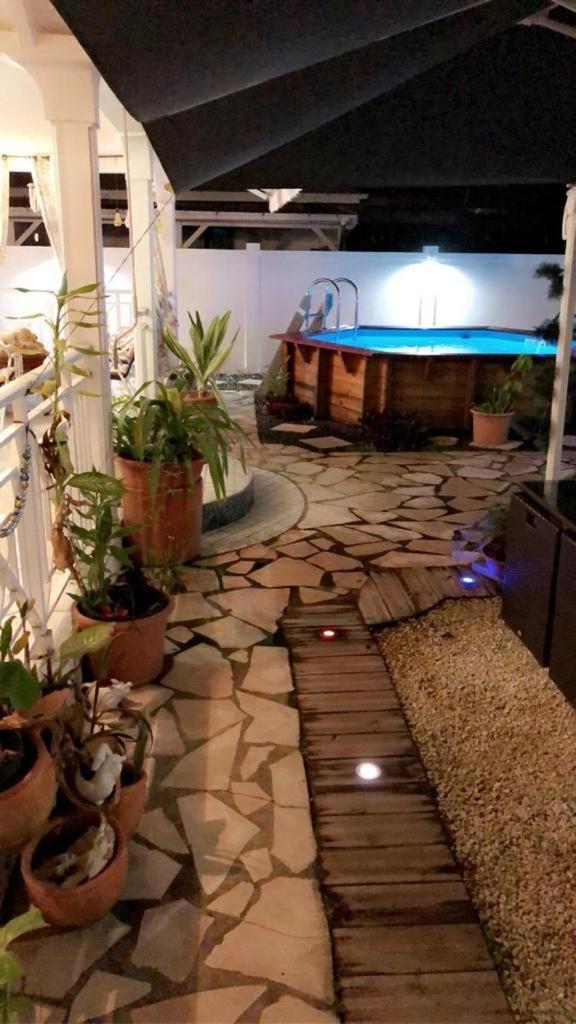 Le Sable Bleu - Evasion Tropicale A Sainte-Anne - Plage 5Min - Piscine - Parking - Logement Climatise - Vue Sur Les Palmiers - Parfait Pour Sejours En Famille Ou Entre Amis 외부 사진