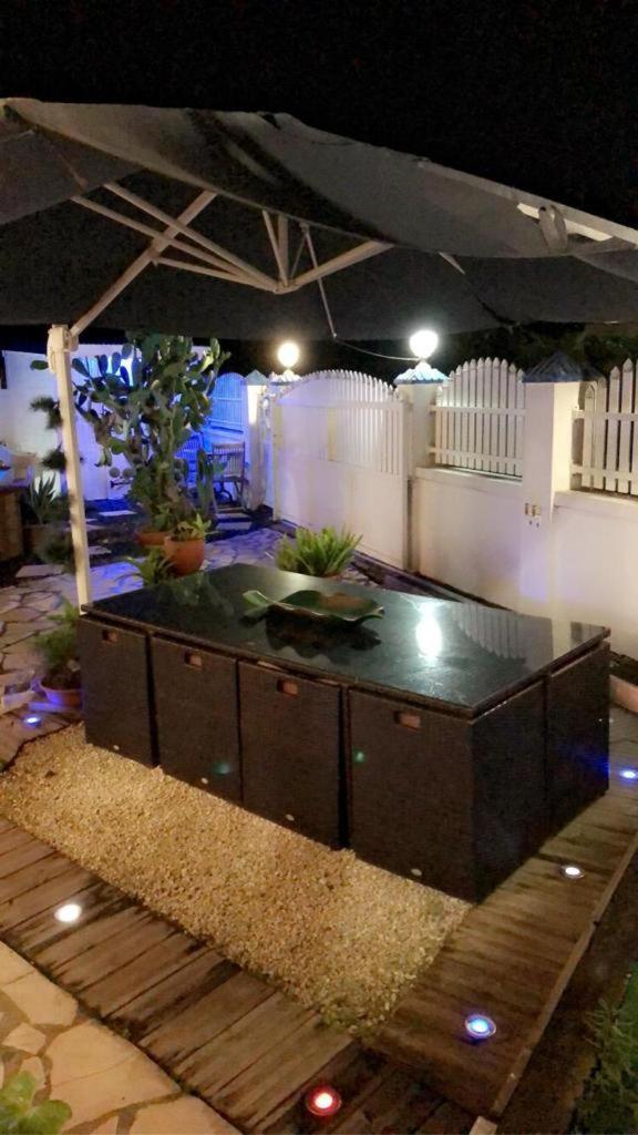 Le Sable Bleu - Evasion Tropicale A Sainte-Anne - Plage 5Min - Piscine - Parking - Logement Climatise - Vue Sur Les Palmiers - Parfait Pour Sejours En Famille Ou Entre Amis 외부 사진