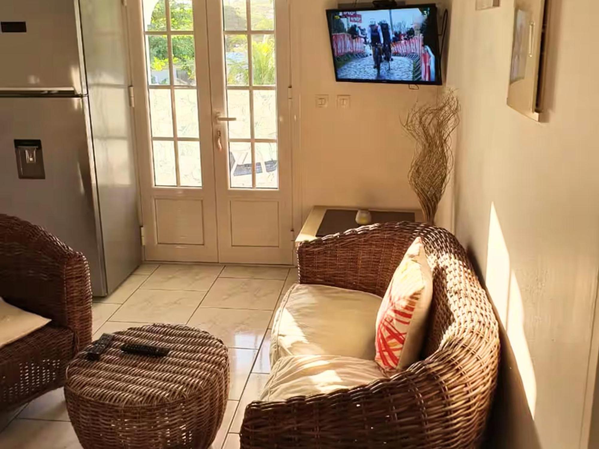 Le Sable Bleu - Evasion Tropicale A Sainte-Anne - Plage 5Min - Piscine - Parking - Logement Climatise - Vue Sur Les Palmiers - Parfait Pour Sejours En Famille Ou Entre Amis 외부 사진